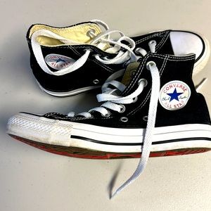 Converse All Star Chuck Taylor shoes black. In great condition. Unisex.